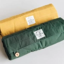 Band&roll Matelas De Voyage Pour Chien Enroulable Compass Band & Roll -dog food shop Compass moss and mustard 1080x 2657bad6 a487 490d a3be 221580ca2149